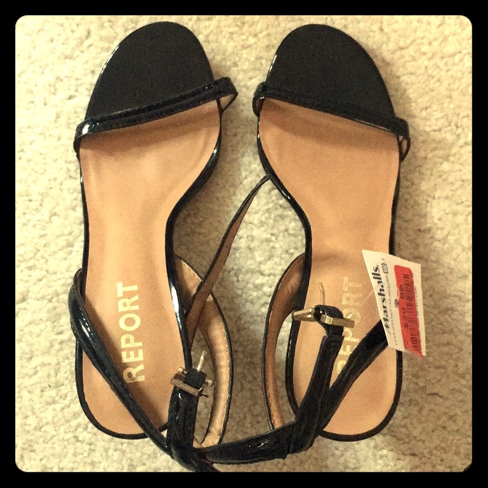 Report 3 inch black sandals. Narrow